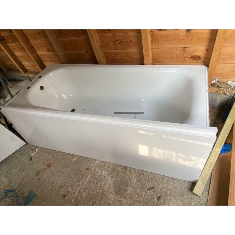 New hardly used bathtub for sale