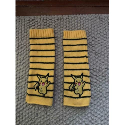 Excellent Condition Rare 2016 Official Pikachu Mittens Gloves Pokemon Yellow & Black