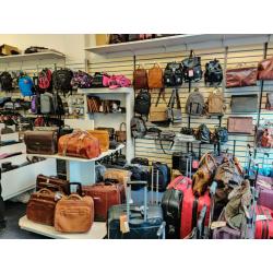 INCREDIBLE CHRISTMAS GIFT SHOPPING PRESENT CLOSING DOWN SALE DISCOUNT LEATHER BAGS MENS WOMENS