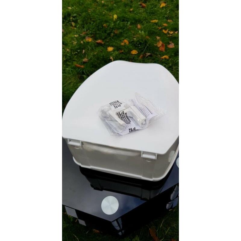 NEW Savanah Raised Toilet Seat with Lid - 6 Inch