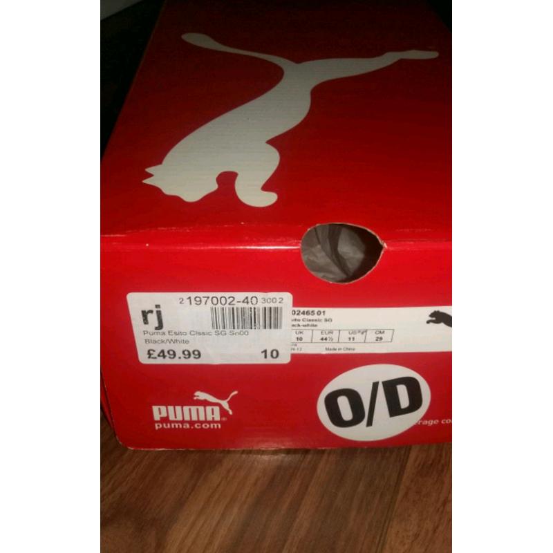 Puma Esito Classic football boots, Soft Ground (screw ins) UK size 8.