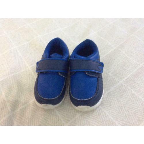 Boys infant size 5 shoes