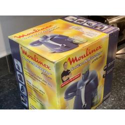 Juicer with recipe book (both unused)