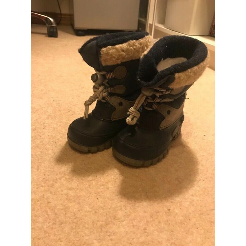 Cosy winter waterproof boots toddler size 6