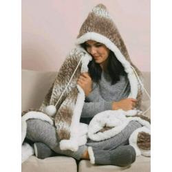 Super Cosy Hooded Blanket