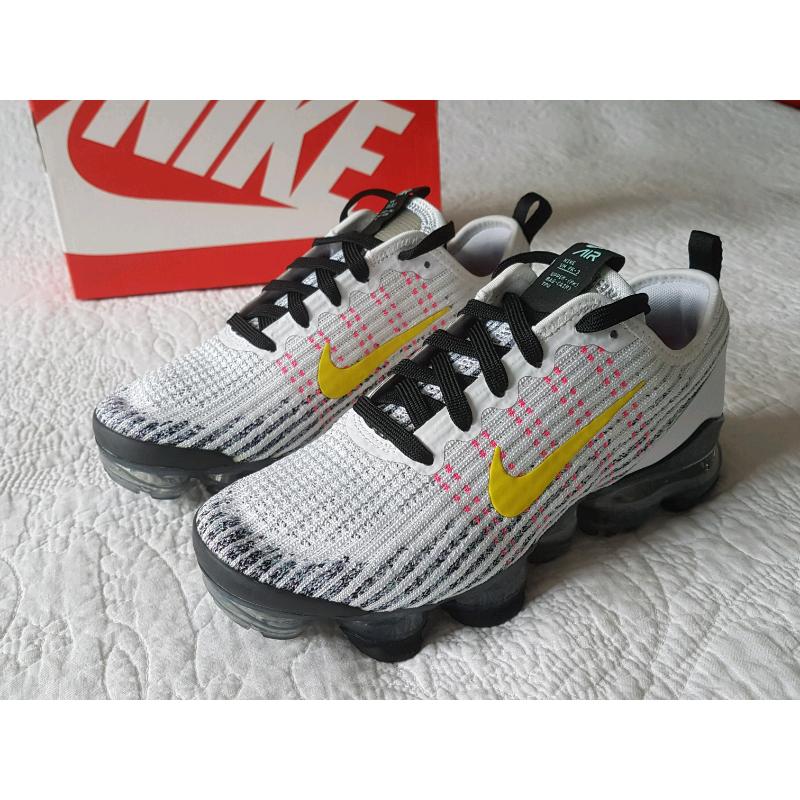 NEW Nike Air Vapormax Flyknit 3 (GS) - UK SIZE 4