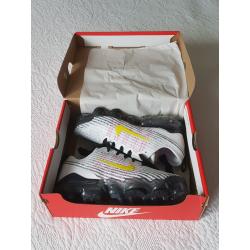 NEW Nike Air Vapormax Flyknit 3 (GS) - UK SIZE 4