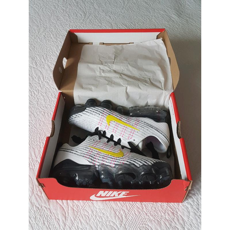 NEW Nike Air Vapormax Flyknit 3 (GS) - UK SIZE 4