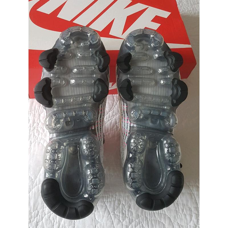 NEW Nike Air Vapormax Flyknit 3 (GS) - UK SIZE 4