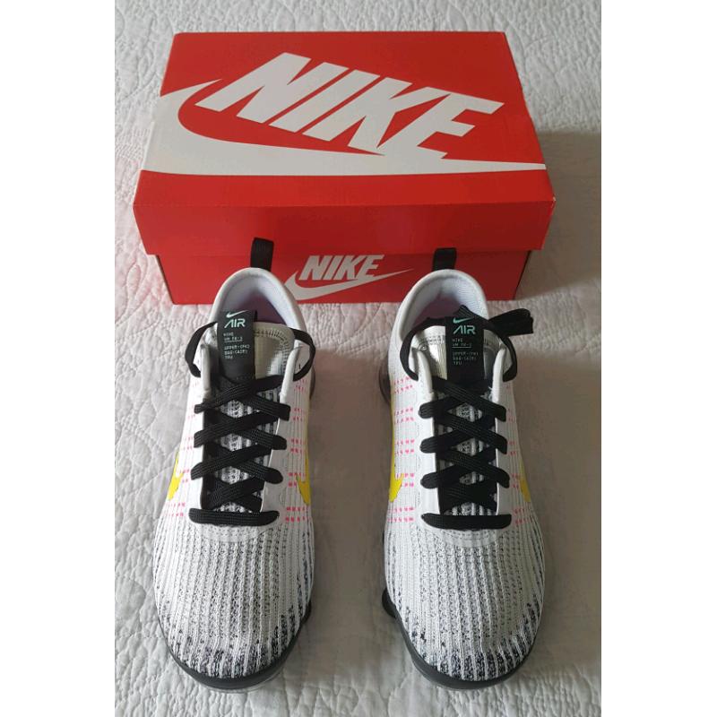 NEW Nike Air Vapormax Flyknit 3 (GS) - UK SIZE 4